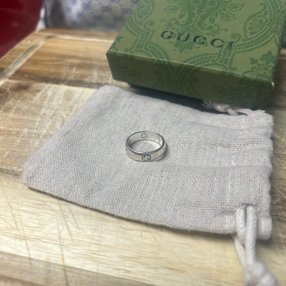 Gucci “ Blind For Love” Silver Band